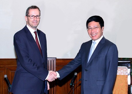 Deputy Prime Minister Pham Binh Minh receives foreign ambassadors - ảnh 2